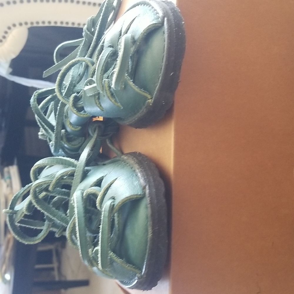 UNIQUE Rustic small batch sandals NIB - Picture 10 of 12